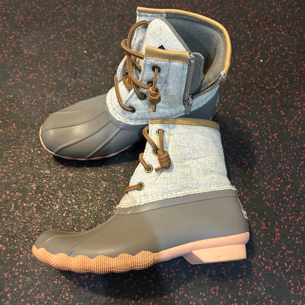 Girls sperry boots